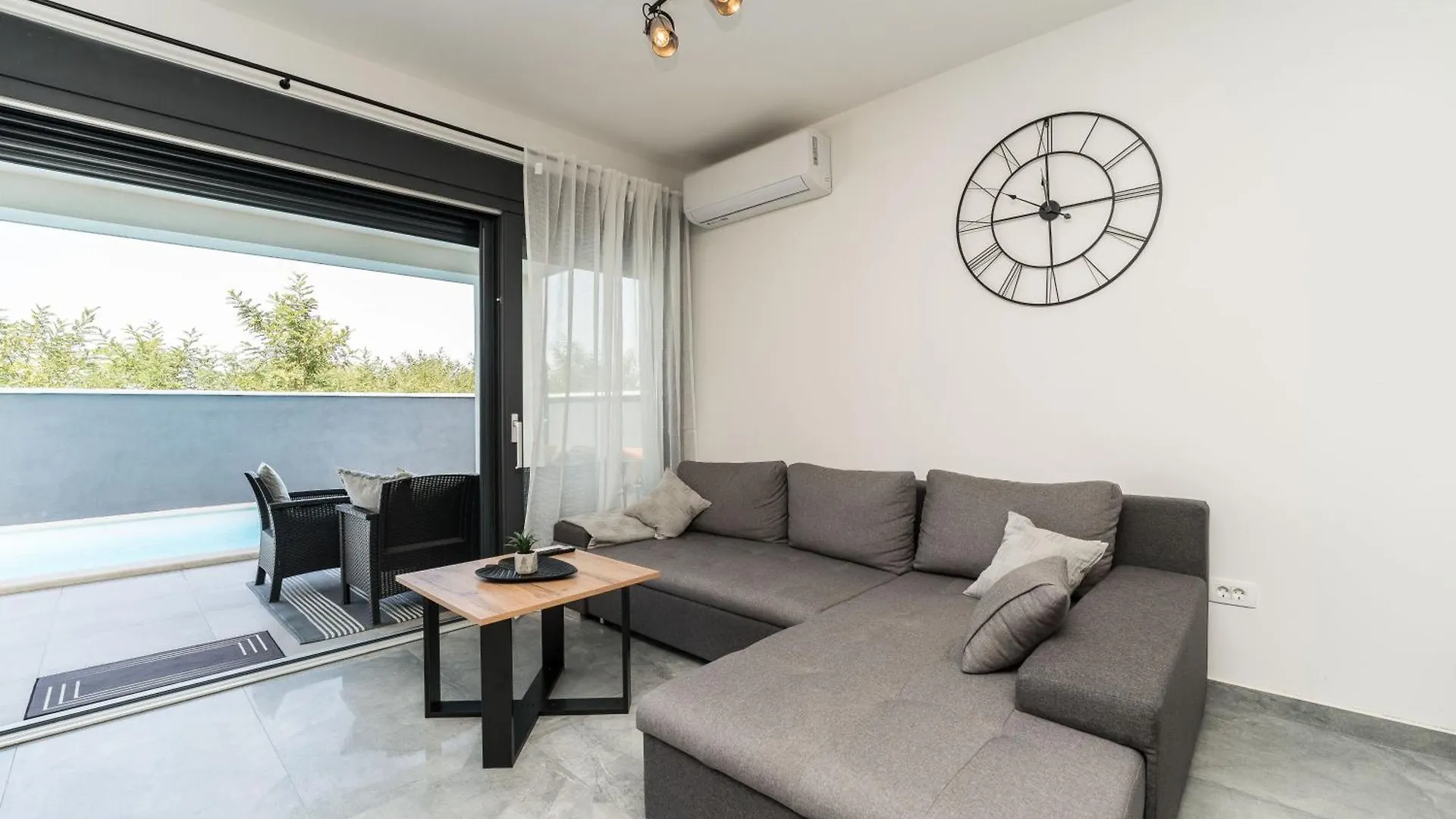 Villa Valy With Heated Pool Privlaka  0*, Privlaka (Zadar)