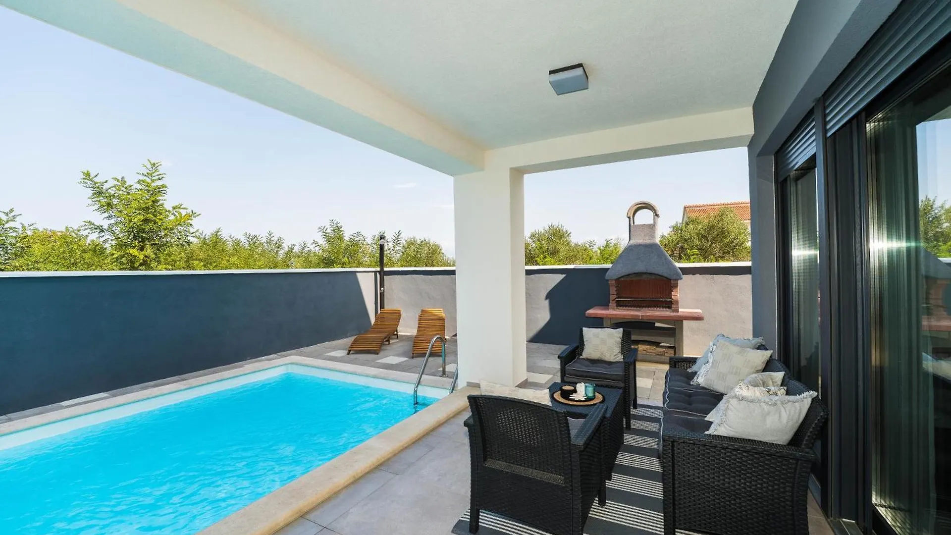 Villa Valy With Heated Pool Privlaka  Croatia