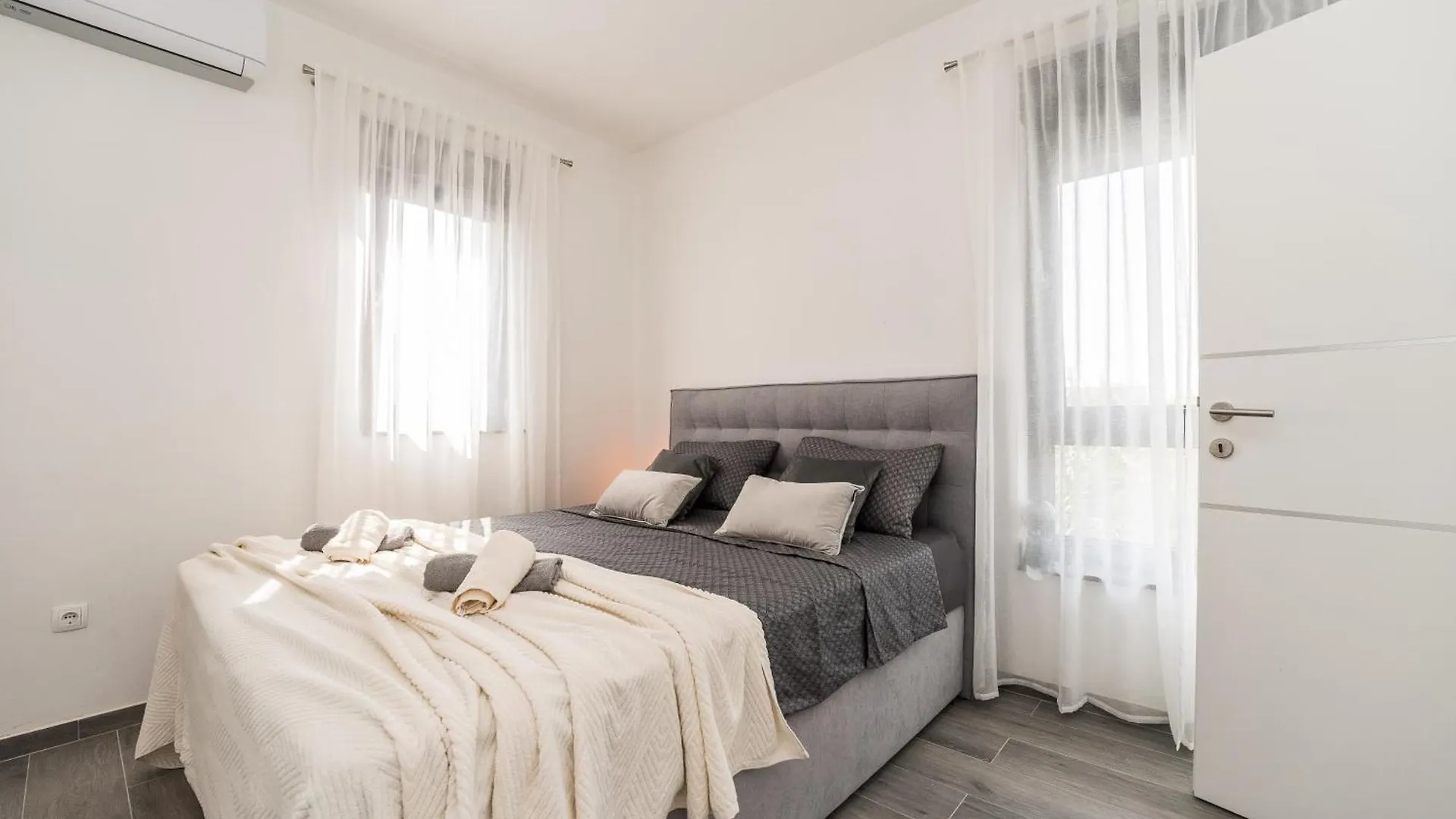 Villa Valy With Heated Pool Privlaka